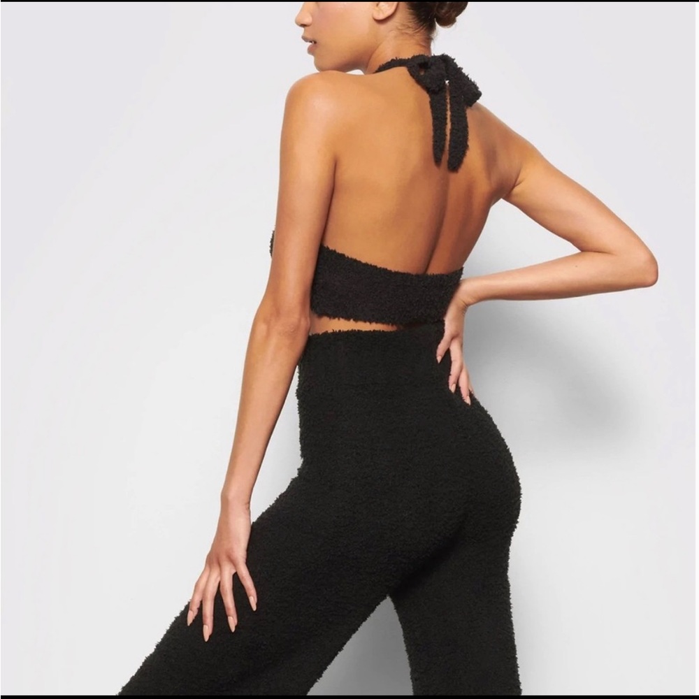SKIMS cozy collection halter top and bike shorts - Picture 11 of 11